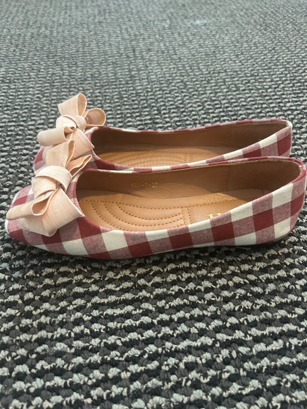 New Plaid Bow Flats in Red and White - Picture 3 of 8